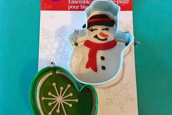 Holiday Baking Giveaway + Bonus Peanut Butter Cookie Recipe by