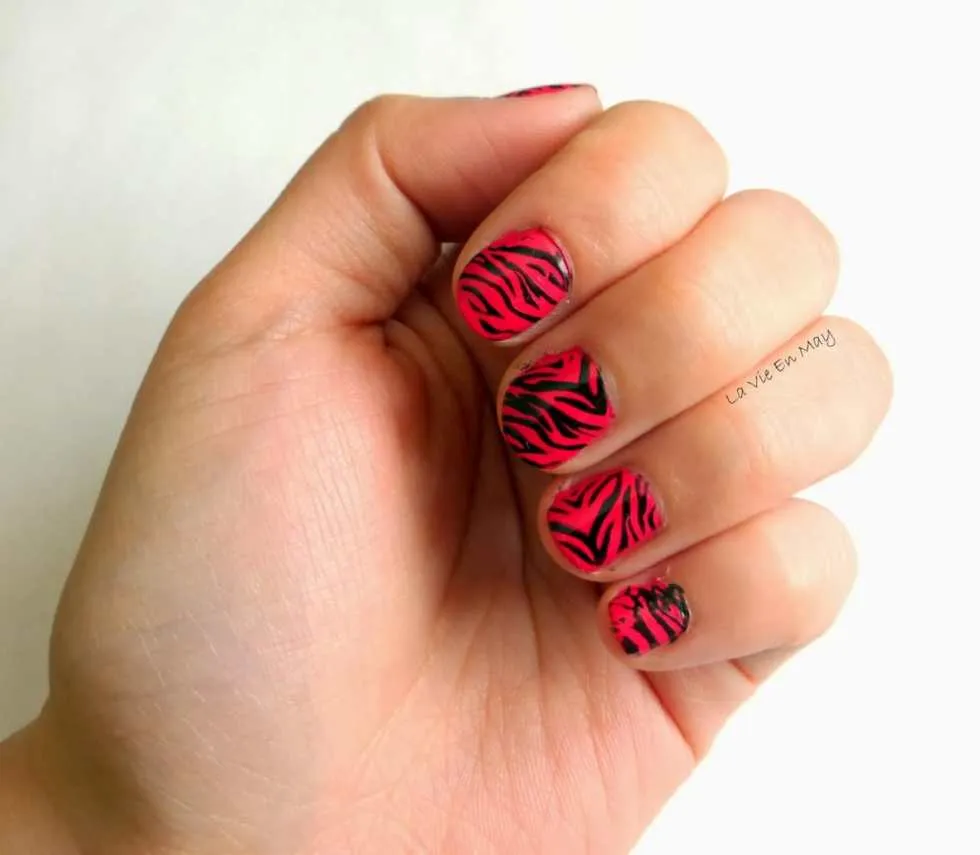 Nail Art Design: Pink Zebras