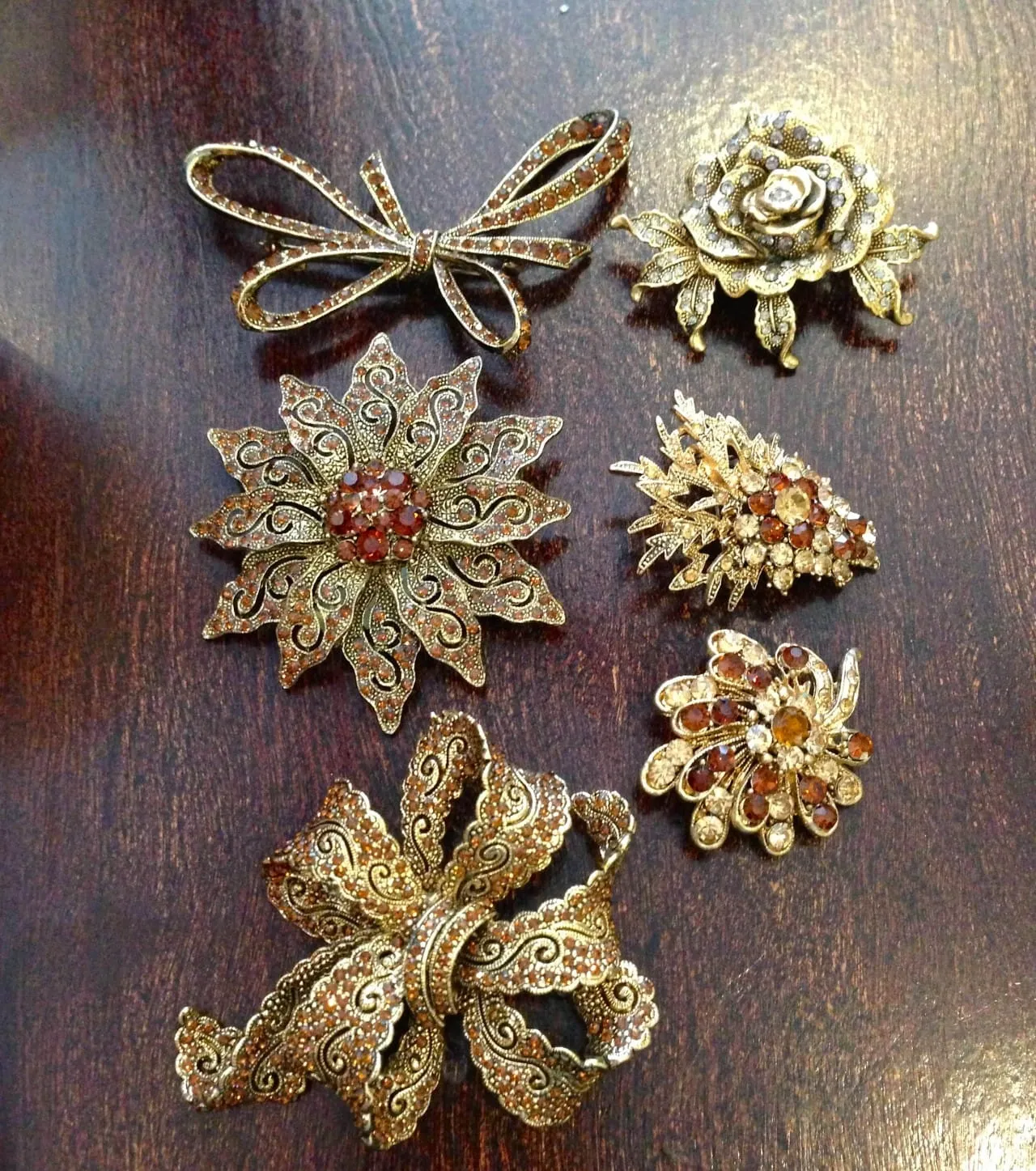 DIY Hair Combs From Brooches by