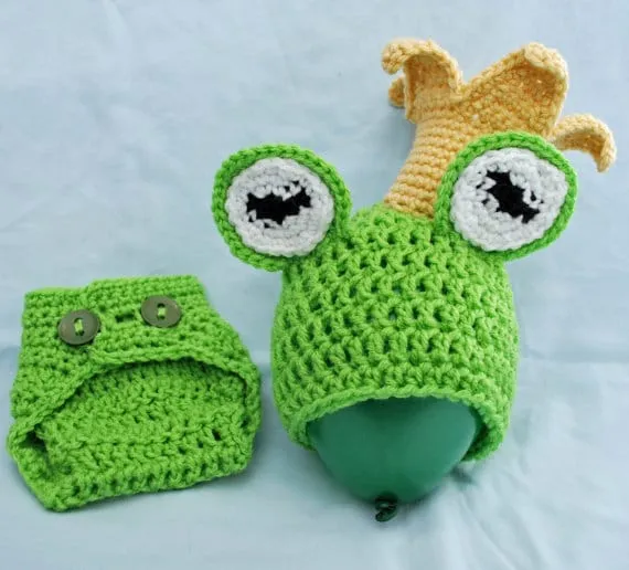 Newborn Photo Prop: Frog Prince by Hatt Street  on Katie Crafts