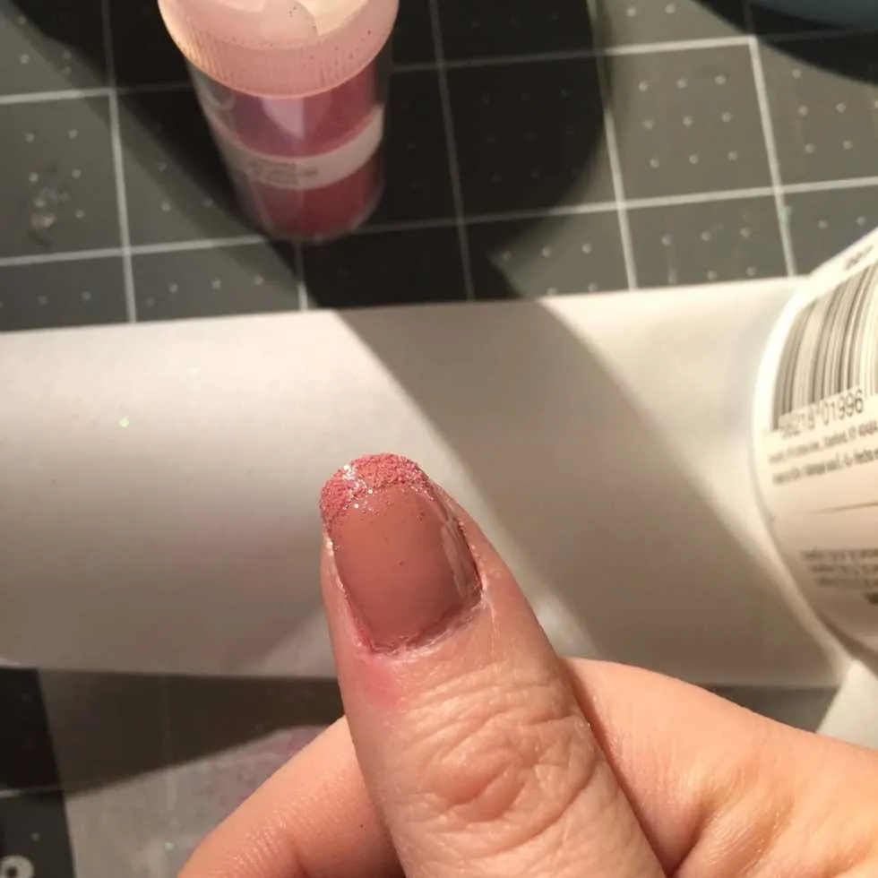 Glittering Valentine's Day Nails, tutorial