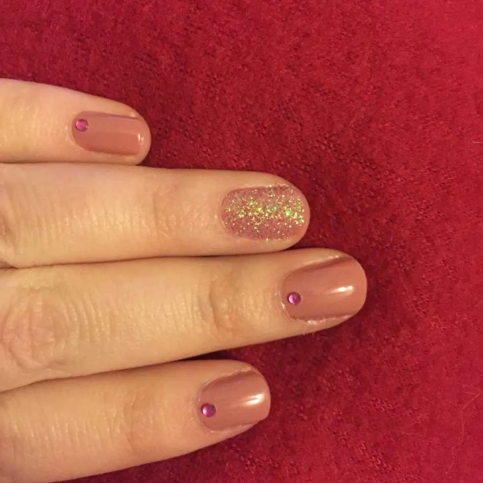 Glittering Valentine's Day Nails, tutorial