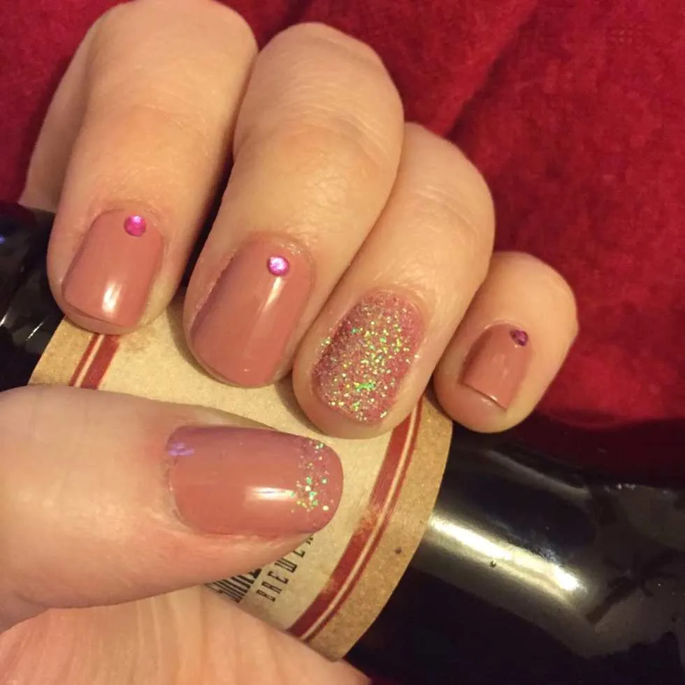 Glittering Valentine's Day Nails, tutorial