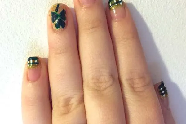 St. Patrick's Day Nail Art: Plaid & Shamrocks Design by