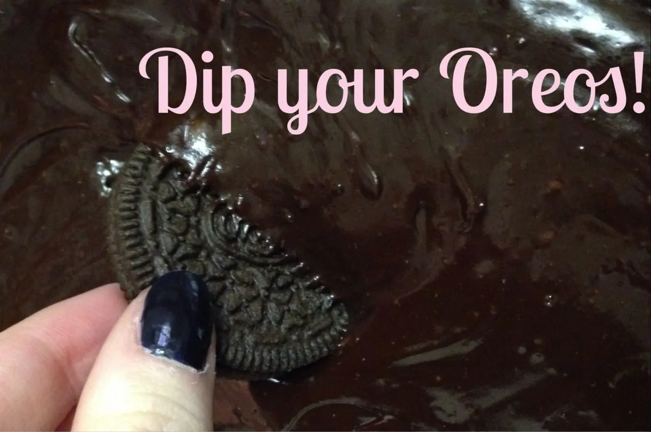 Chocolate Dipped Oreos by