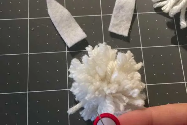 DIY Pom Pom Easter Bunny Tutorial by