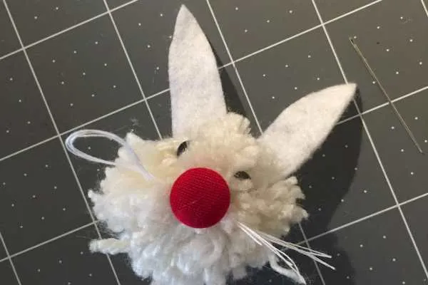 DIY Pom Pom Easter Bunny Tutorial by