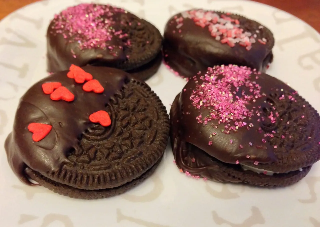 Chocolate Dipped Oreos by