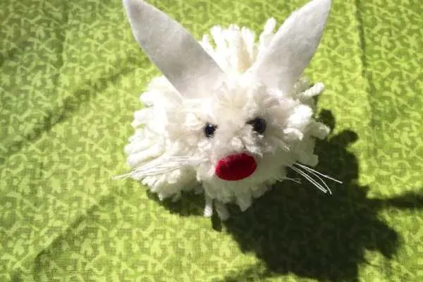 DIY Pom Pom Easter Bunny Tutorial by