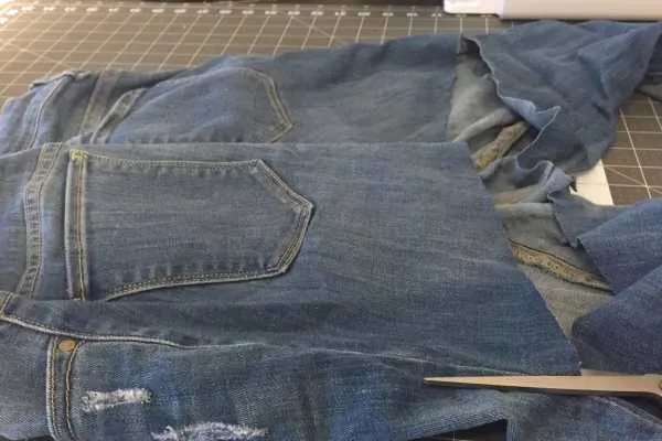 5 Minute No Sew Apron From Jeans, Tutorial by