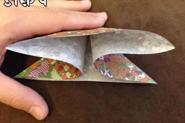 Origami with The Husband: Easy Jumping Frog Tutorial