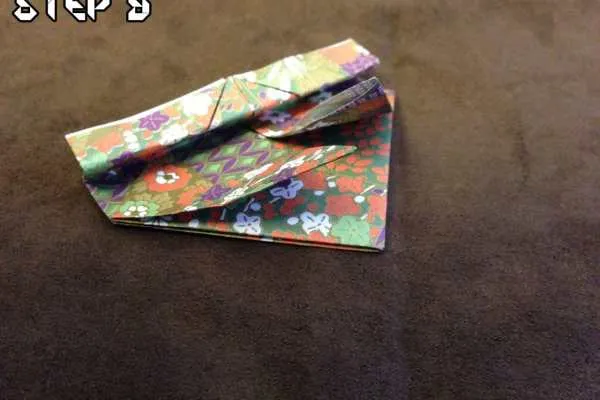 Origami with The Husband: Easy Jumping Frog Tutorial