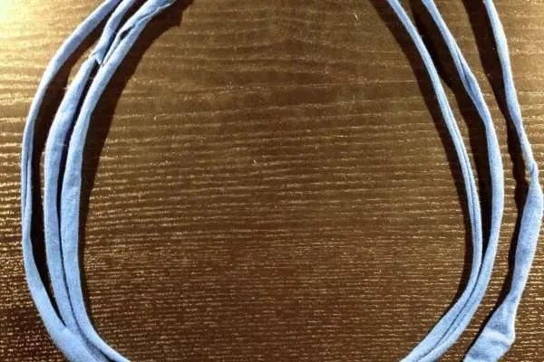 DIY Yarn Necklace Tutorial by