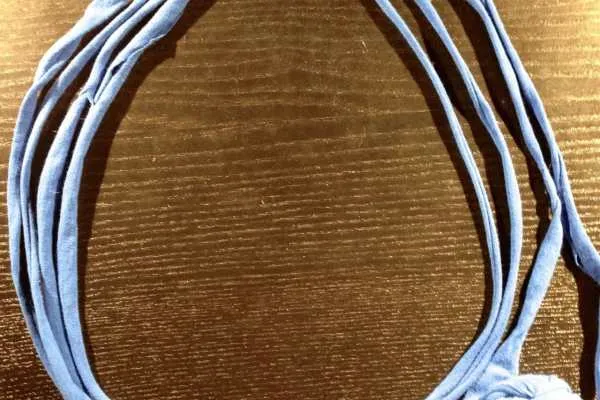 DIY Yarn Necklace Tutorial by