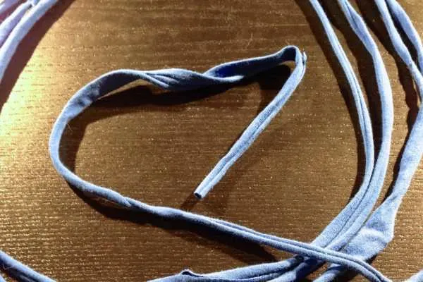 DIY Yarn Necklace Tutorial by