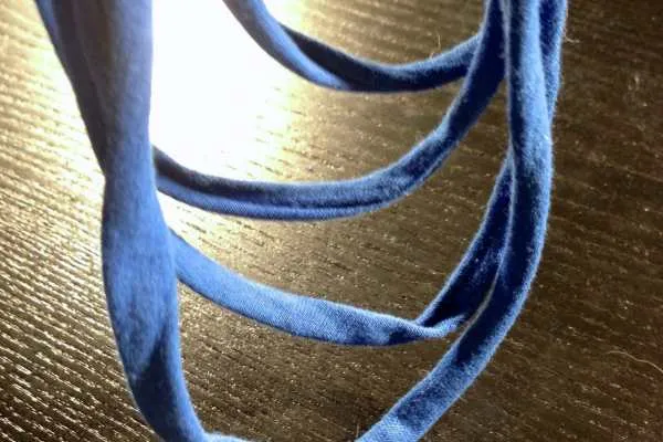 DIY Yarn Necklace Tutorial by