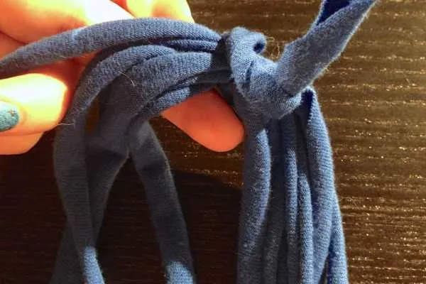 DIY Yarn Necklace Tutorial by