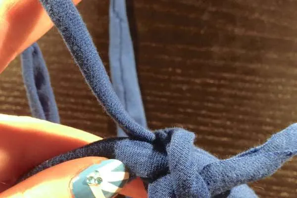 DIY Yarn Necklace Tutorial by