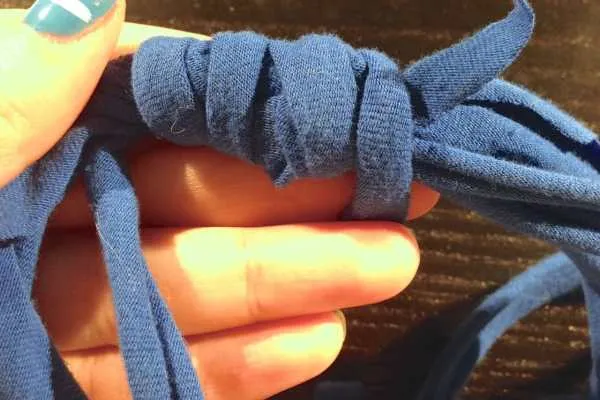 DIY Yarn Necklace Tutorial by