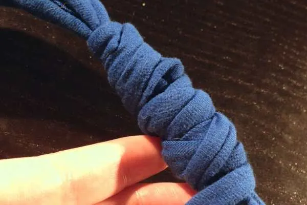 DIY Yarn Necklace Tutorial by