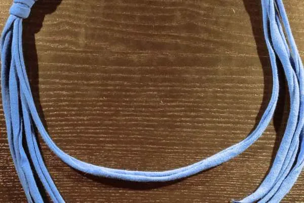 DIY Yarn Necklace Tutorial by