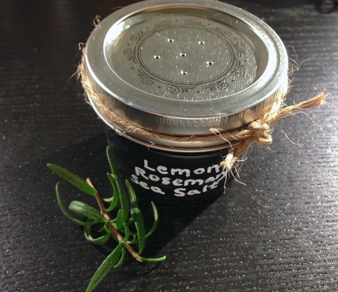 Wedding Mason Jars: 3 DIYs by