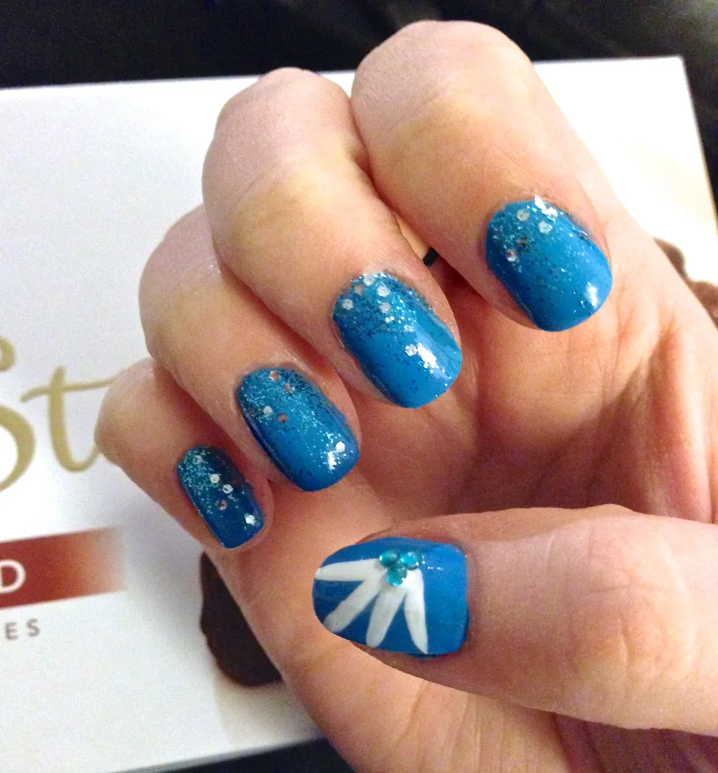 Nail Art: Feelin' Blue by