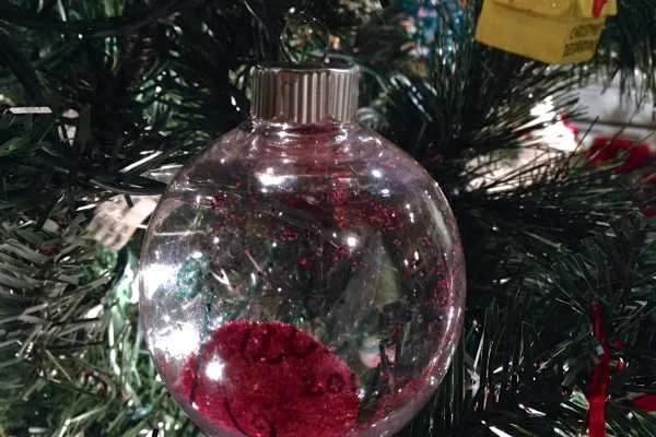 Ninth Day of Christmas: Easy Glitter Ornament by