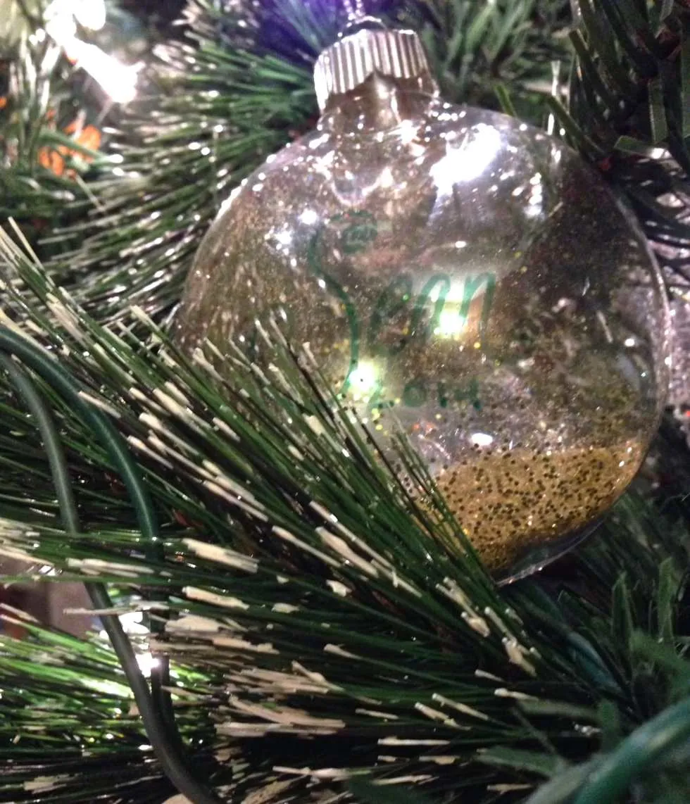 Ninth Day of Christmas: Easy Glitter Ornament by