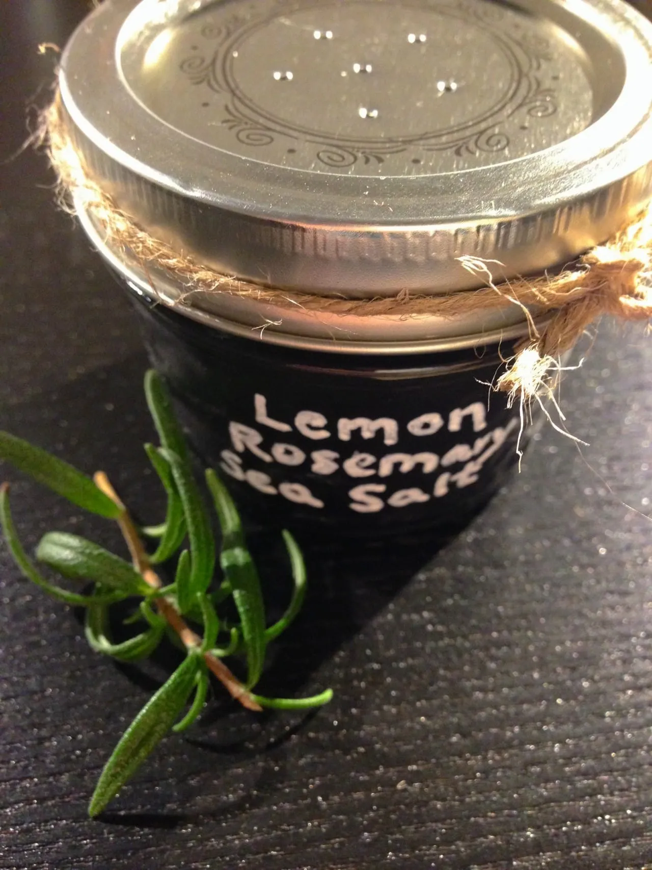 Wedding Mason Jars: 3 DIYs by